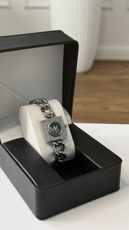 ساعة - مايكل كورس / شامل العلبة والكيس